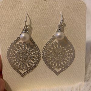 Vantel Pearls earrings